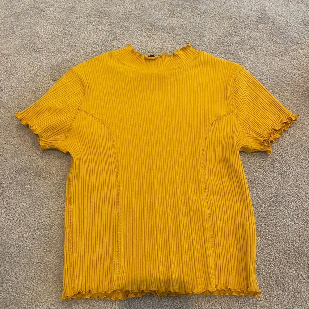 Adorable modest top.